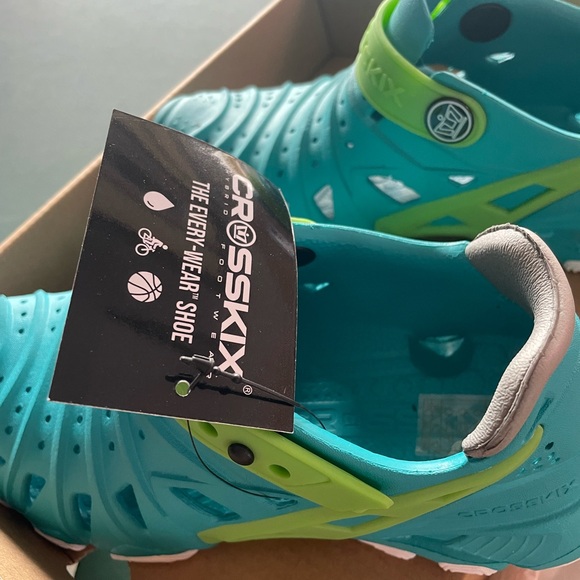 Crosskix shoes - torquoise size 3 -NWT still in original box - Picture 3 of 7